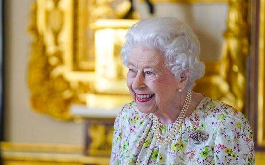 95 tuổi Nữ hoàng Anh vẫn có làn da đẹp mê - Ảnh 6.