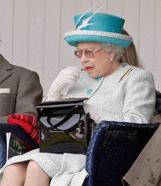 95 tuổi Nữ hoàng Anh vẫn có làn da đẹp mê - Ảnh 8.