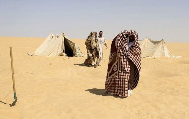  Bỏ tiền triệu để được tắm cát trần bỏng rát giữa sa mạc Sahara: Trải nghiệm cực hot vì 1 lý do không ngờ  - Ảnh 9.