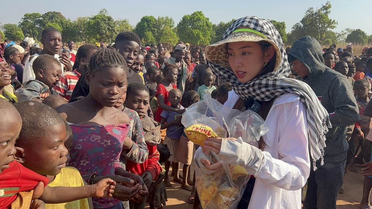 hoa hau thuy tien sang angola nghiem thu gieng nuoc sach tang 5000 nguoi dan hinh anh 3