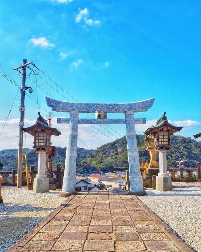 Ngôi đền 363 tuổi ở Nhật nổi tiếng với cổng bằng sứ trắng 4