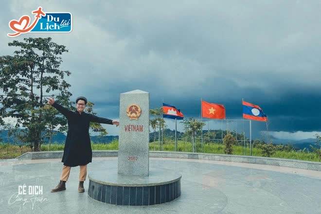 Chàng trai mang 3 áo dài đi suốt 8000km: 'Áo dài Việt Nam chúng tôi đẹp lắm'! - Ảnh 7.