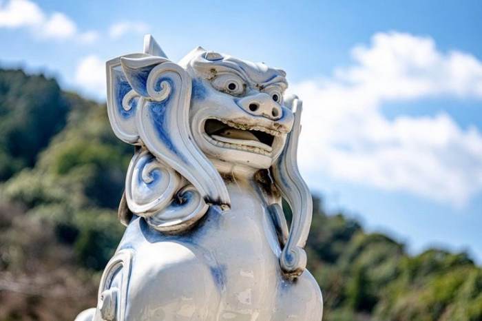 Ngôi đền 363 tuổi ở Nhật nổi tiếng với cổng bằng sứ trắng 6