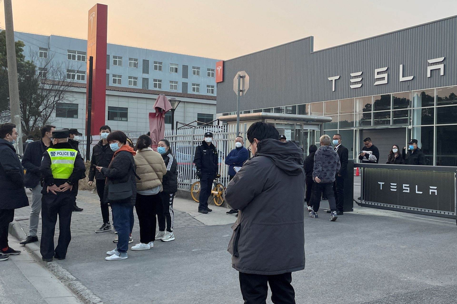 gia xe Tesla anh 1